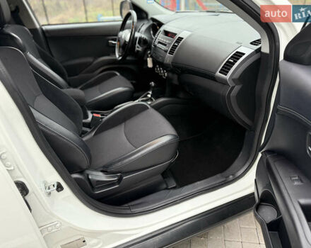 Белый Ситроен С-Кроссер, объемом двигателя 2.2 л и пробегом 209 тыс. км за 11000 $, фото 37 на Automoto.ua