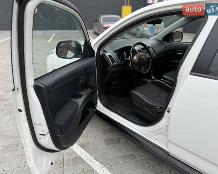 Белый Ситроен С-Кроссер, объемом двигателя 2.2 л и пробегом 209 тыс. км за 11000 $, фото 22 на Automoto.ua