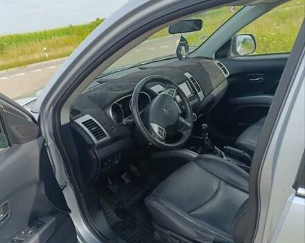 Серый Ситроен С-Кроссер, объемом двигателя 2.18 л и пробегом 206 тыс. км за 8300 $, фото 9 на Automoto.ua