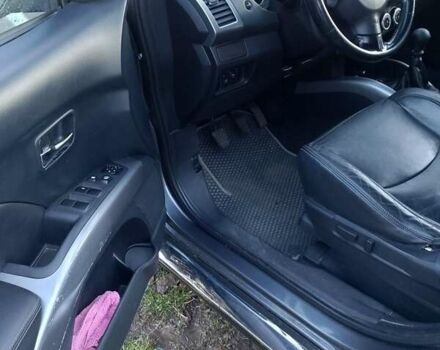 Серый Ситроен С-Кроссер, объемом двигателя 2.2 л и пробегом 288 тыс. км за 8800 $, фото 8 на Automoto.ua