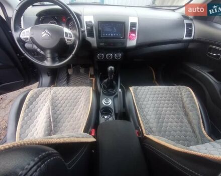 Серый Ситроен С-Кроссер, объемом двигателя 2.18 л и пробегом 210 тыс. км за 11200 $, фото 8 на Automoto.ua