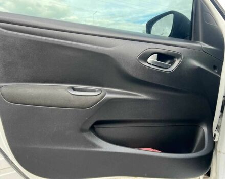 Сітроен С-Елізє 2013 у Львові на Automoto.ua Білий Сітроен С-Елізє, об'ємом двигуна 1.2 л та пробігом 115 тис. км за 5290 $, фото 14 на Automoto.ua