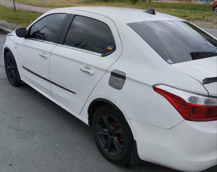 Белый Ситроен С-Элизе, объемом двигателя 1.2 л и пробегом 290 тыс. км за 5700 $, фото 1 на Automoto.ua