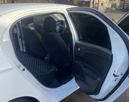 Белый Ситроен С-Элизе, объемом двигателя 1.2 л и пробегом 141 тыс. км за 6500 $, фото 2 на Automoto.ua