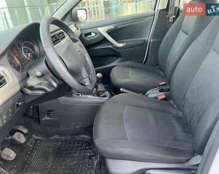 Белый Ситроен С-Элизе, объемом двигателя 1.59 л и пробегом 25 тыс. км за 13792 $, фото 9 на Automoto.ua