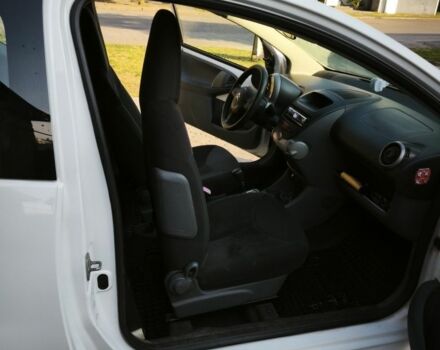 Белый Ситроен С1, объемом двигателя 1 л и пробегом 160 тыс. км за 4450 $, фото 12 на Automoto.ua