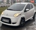 Белый Ситроен С1, объемом двигателя 1 л и пробегом 150 тыс. км за 5300 $, фото 2 на Automoto.ua