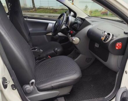 Белый Ситроен С1, объемом двигателя 1 л и пробегом 135 тыс. км за 5950 $, фото 10 на Automoto.ua