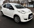 Белый Ситроен С1, объемом двигателя 1 л и пробегом 135 тыс. км за 5950 $, фото 2 на Automoto.ua