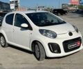Белый Ситроен С1, объемом двигателя 1 л и пробегом 169 тыс. км за 5790 $, фото 2 на Automoto.ua
