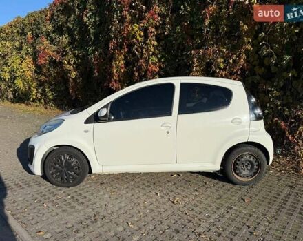 Ситроен С1 2013 в Киеве на Automoto.ua Белый Ситроен С1, объемом двигателя 1 л и пробегом 100 тыс. км за 4100 $, фото 1 на Automoto.ua