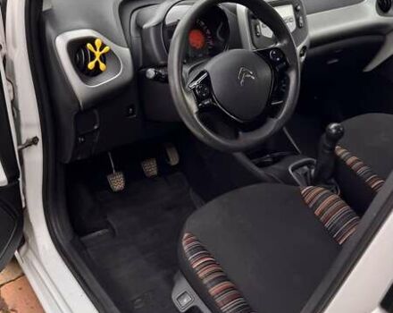 Белый Ситроен С1, объемом двигателя 1 л и пробегом 200 тыс. км за 6800 $, фото 36 на Automoto.ua