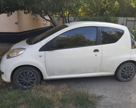 Белый Ситроен С1, объемом двигателя 1 л и пробегом 100 тыс. км за 2200 $, фото 1 на Automoto.ua