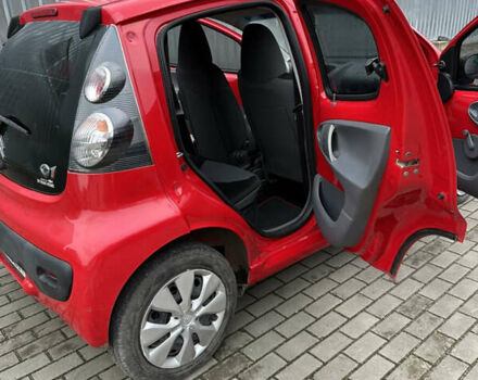 Красный Ситроен С1, объемом двигателя 1 л и пробегом 110 тыс. км за 4300 $, фото 5 на Automoto.ua