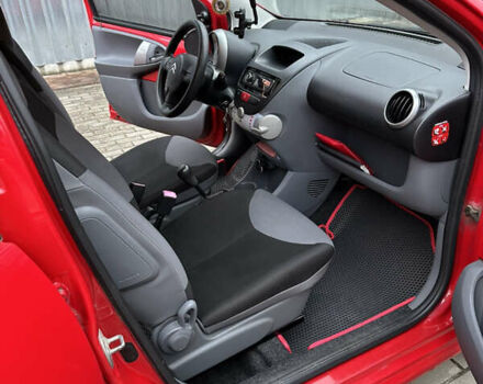 Красный Ситроен С1, объемом двигателя 1 л и пробегом 110 тыс. км за 4300 $, фото 2 на Automoto.ua