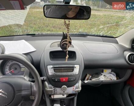 Красный Ситроен С1, объемом двигателя 1 л и пробегом 150 тыс. км за 4850 $, фото 24 на Automoto.ua