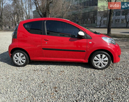 Красный Ситроен С1, объемом двигателя 1 л и пробегом 86 тыс. км за 5399 $, фото 2 на Automoto.ua