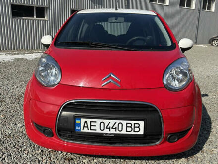 Красный Ситроен С1, объемом двигателя 1 л и пробегом 86 тыс. км за 5399 $, фото 1 на Automoto.ua