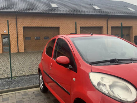 Красный Ситроен С1, объемом двигателя 1 л и пробегом 196 тыс. км за 4000 $, фото 1 на Automoto.ua