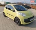 Желтый Ситроен С1, объемом двигателя 1 л и пробегом 144 тыс. км за 3900 $, фото 1 на Automoto.ua