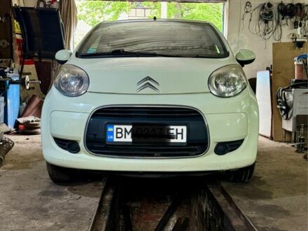 Ситроен С1 2009 в Сумах на Automoto.ua Желтый Ситроен С1, объемом двигателя 1 л и пробегом 180 тыс. км за 5000 $, фото 1 на Automoto.ua