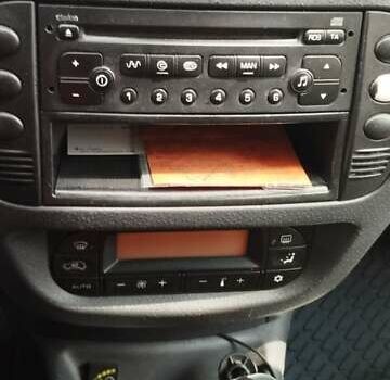 Черный Ситроен С2, объемом двигателя 1.4 л и пробегом 254 тыс. км за 5000 $, фото 14 на Automoto.ua