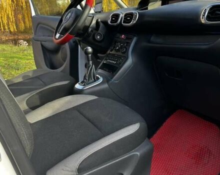 Білий Сітроен С3 Пікассо, об'ємом двигуна 1.4 л та пробігом 162 тис. км за 5000 $, фото 2 на Automoto.ua