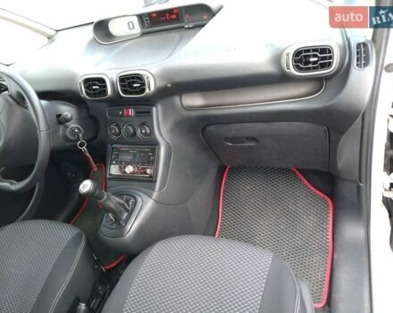 Білий Сітроен С3 Пікассо, об'ємом двигуна 1.4 л та пробігом 275 тис. км за 4900 $, фото 17 на Automoto.ua