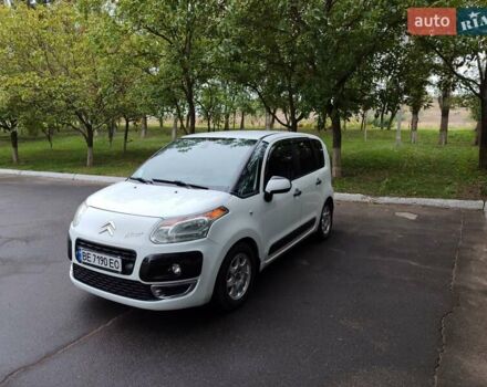 Белый Ситроен С3 Пикассо, объемом двигателя 1.4 л и пробегом 145 тыс. км за 6700 $, фото 1 на Automoto.ua