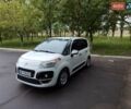 Белый Ситроен С3 Пикассо, объемом двигателя 1.4 л и пробегом 145 тыс. км за 6700 $, фото 1 на Automoto.ua