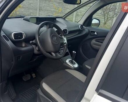 Білий Сітроен С3 Пікассо, об'ємом двигуна 1.56 л та пробігом 335 тис. км за 6700 $, фото 5 на Automoto.ua