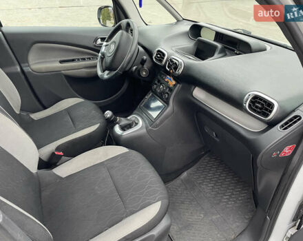 Белый Ситроен С3 Пикассо, объемом двигателя 1.56 л и пробегом 278 тыс. км за 7000 $, фото 11 на Automoto.ua