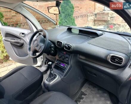 Белый Ситроен С3 Пикассо, объемом двигателя 1.4 л и пробегом 209 тыс. км за 5599 $, фото 5 на Automoto.ua