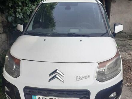 Белый Ситроен С3 Пикассо, объемом двигателя 1.4 л и пробегом 267 тыс. км за 5400 $, фото 1 на Automoto.ua