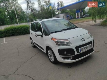 Ситроен С3 Пикассо 2012 в Кривом Роге на Automoto.ua Белый Ситроен С3 Пикассо, объемом двигателя 1.6 л и пробегом 265 тыс. км за 6000 $, фото 1 на Automoto.ua