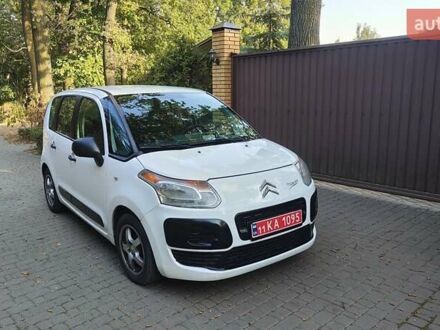Ситроен С3 Пикассо 2012 в Киеве на Automoto.ua Белый Ситроен С3 Пикассо, объемом двигателя 1.4 л и пробегом 120 тыс. км за 5999 $, фото 1 на Automoto.ua