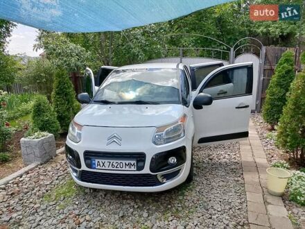 Ситроен С3 Пикассо 2013 в Люботине на Automoto.ua Белый Ситроен С3 Пикассо, объемом двигателя 1.4 л и пробегом 209 тыс. км за 5690 $, фото 1 на Automoto.ua