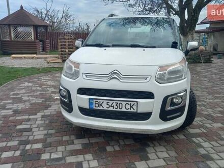 Белый Ситроен С3 Пикассо, объемом двигателя 1.56 л и пробегом 335 тыс. км за 6700 $, фото 1 на Automoto.ua