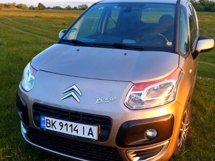 Сітроен С3 Пікассо 2012 у Костополе на Automoto.ua Бежевий Сітроен С3 Пікассо, об'ємом двигуна 1.6 л та пробігом 170 тис. км за 7000 $, фото 1 на Automoto.ua