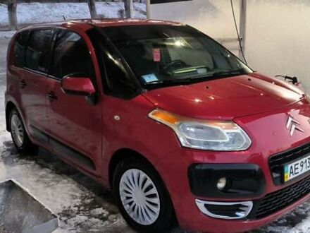 Ситроен С3 Пикассо 2011 в Каменское - Днепродзержинск на Automoto.ua Красный Ситроен С3 Пикассо, объемом двигателя 1.4 л и пробегом 200 тыс. км за 4700 $, фото 1 на Automoto.ua