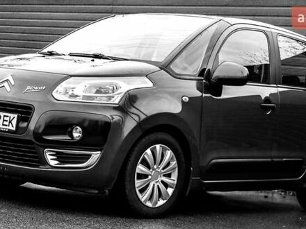 Сітроен С3 Пікассо 2012 у Чернігові на Automoto.ua Червоний Сітроен С3 Пікассо, об'ємом двигуна 1.6 л та пробігом 207 тис. км за 6500 $, фото 1 на Automoto.ua