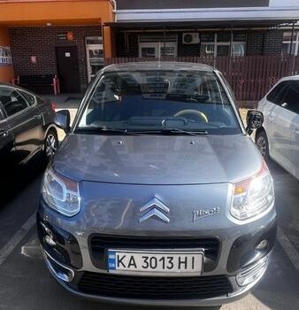 Серый Ситроен С3 Пикассо, объемом двигателя 1.6 л и пробегом 303 тыс. км за 5600 $, фото 1 на Automoto.ua