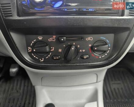 Белый Ситроен С3, объемом двигателя 1.1 л и пробегом 174 тыс. км за 4000 $, фото 12 на Automoto.ua