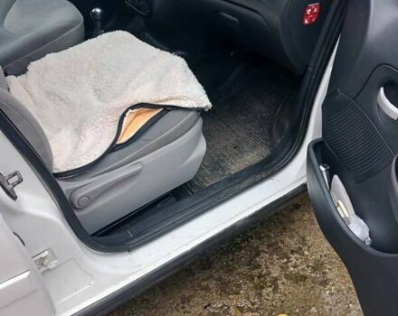 Белый Ситроен С3, объемом двигателя 1.4 л и пробегом 230 тыс. км за 3200 $, фото 5 на Automoto.ua