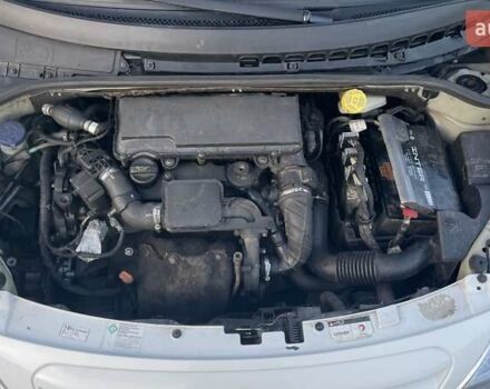 Белый Ситроен С3, объемом двигателя 1.4 л и пробегом 328 тыс. км за 4000 $, фото 3 на Automoto.ua