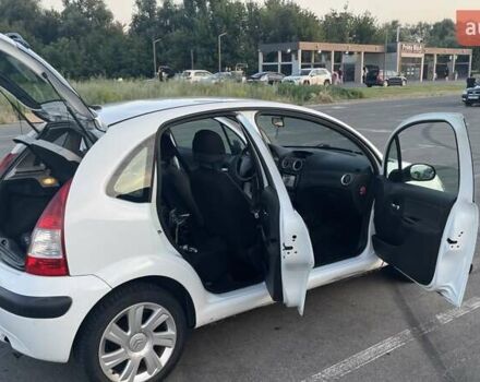 Белый Ситроен С3, объемом двигателя 1.4 л и пробегом 328 тыс. км за 4000 $, фото 7 на Automoto.ua