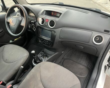 Белый Ситроен С3, объемом двигателя 1.4 л и пробегом 298 тыс. км за 3550 $, фото 7 на Automoto.ua