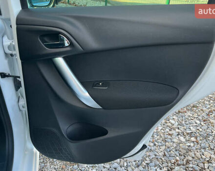 Белый Ситроен С3, объемом двигателя 1.6 л и пробегом 195 тыс. км за 6999 $, фото 18 на Automoto.ua