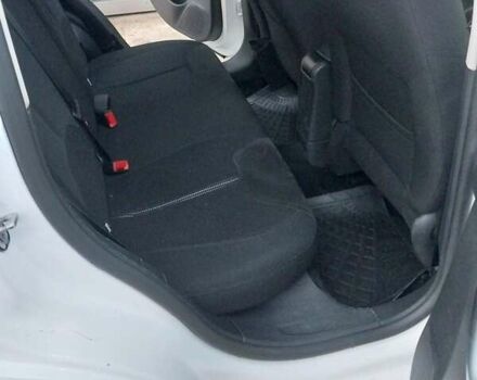 Белый Ситроен С3, объемом двигателя 1.6 л и пробегом 195 тыс. км за 6550 $, фото 41 на Automoto.ua