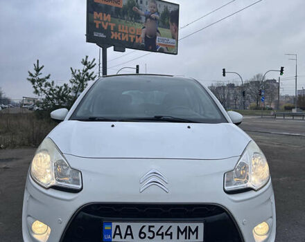Белый Ситроен С3, объемом двигателя 1.6 л и пробегом 164 тыс. км за 5500 $, фото 1 на Automoto.ua
